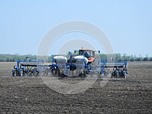 Case 315 tractor pulling a Kinze pivot fold 16 row planter