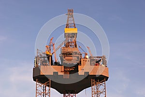 Oil drilling platform