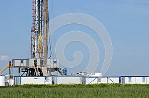 Oil drilling rig