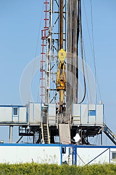 Oil drilling rig