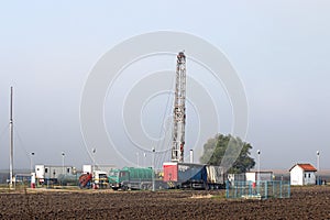 Oil drilling rig