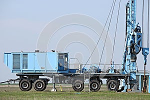 Oil exploration mobile drilling rig vehicle