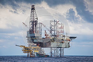 Oil and gas drilling rig work over remote wellhead platform