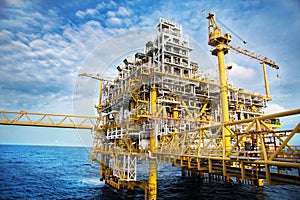 Oil and gas platform in the gulf or the sea, The world energy, O
