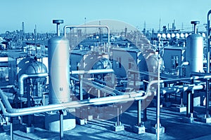 Oil and gas processing plant