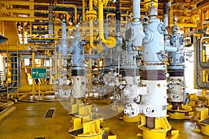 Oil and gas production slot on the platform, Well head control on oil and rig industry