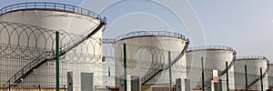 Oil and gas storage terminal with tanker silo