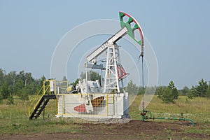 The oil pump pumps