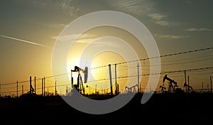Oil pump sun set