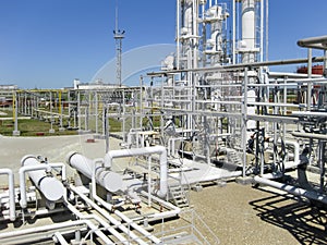 Oil refinery Equipment for primary oil refining.