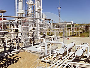 Oil refinery Equipment for primary oil refining