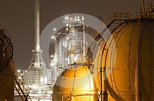 Oil-refinery plant