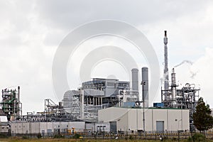 Oil refining plant