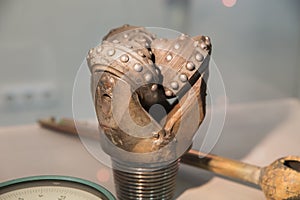 Oil rig drill bit