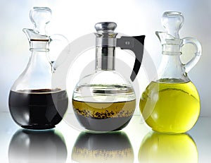 Oil salad dressing and vinegar