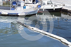 Oil spill. Environmental disaster. A containment boom is a tempo photo