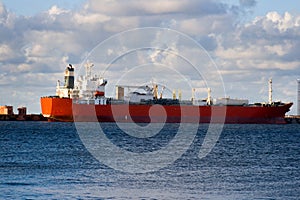 Oil tanker