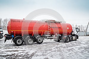 Oil tanker truck with a semitrailer tank