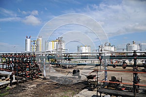 Oil tanks and pipes