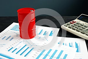 Oil trading. Barrel and exchange data with financial reports