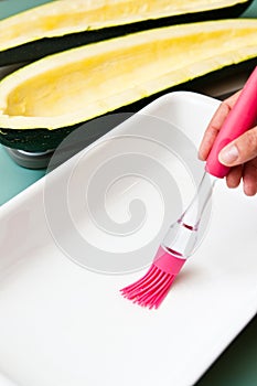 Oiling dish before cooking zucchini