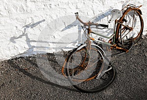 An old abandoned bicycle