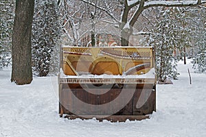 Old abandoned piano in city park