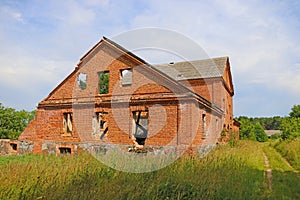 An old abandoned red brick building in the countryside