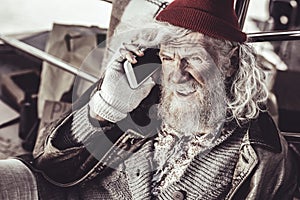 Old almsman finding new phone and deciding to call to someone.