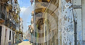 Old American cars in Habana Vieja