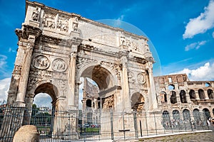 Viejo arco de en Roma 