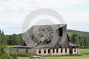 Old Barn falling down