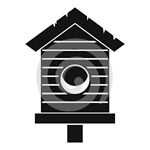 Old bird house icon, simple style