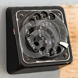 Old black jog dial with numbers