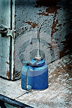 Old blue oil can