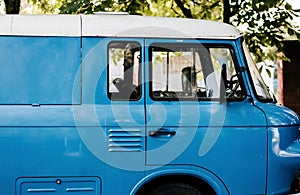 Old blue van