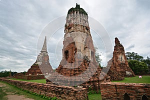 Starý tehla chrám a socha z. historický, thajsko 
