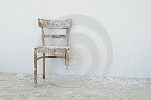 Vecchio rotto sedie 