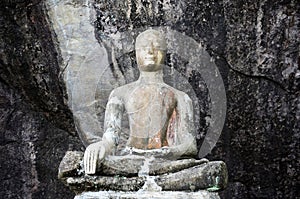 Starý zlomený a socha na v thajsko 