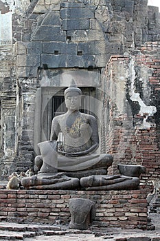 Old Buddha statue