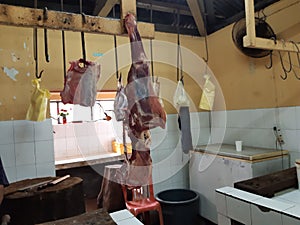 Old butchery little maintained and always active despite the obvious lack of hygiene. The basic rules are not respected