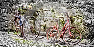 Old bycicle on a wall