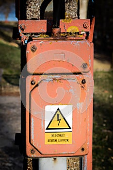 Old can electric power with table