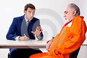 Old captive meeting with advocate in pre-trial detention