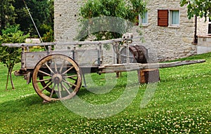 Old cart, farmhouse in Italy