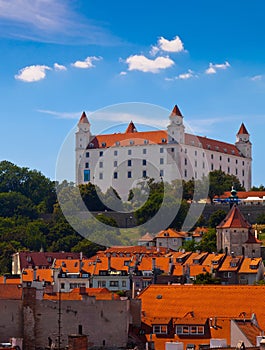 Starý hrad v Bratislavě za slunečného dne
