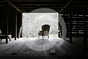 Starý židle v stodola 