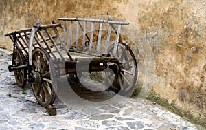 Viejo vehículo de dos ruedas 