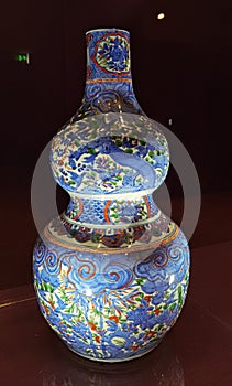 Old China Ming Dynasty Wanli Ceramic Antique Porcelain Polychrome Vase Flower Bird Dragon Colorful Container Porcelana Delft Azul photo