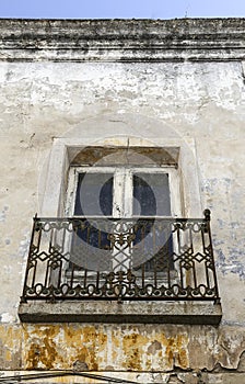 Old and chipped facade in Evora town